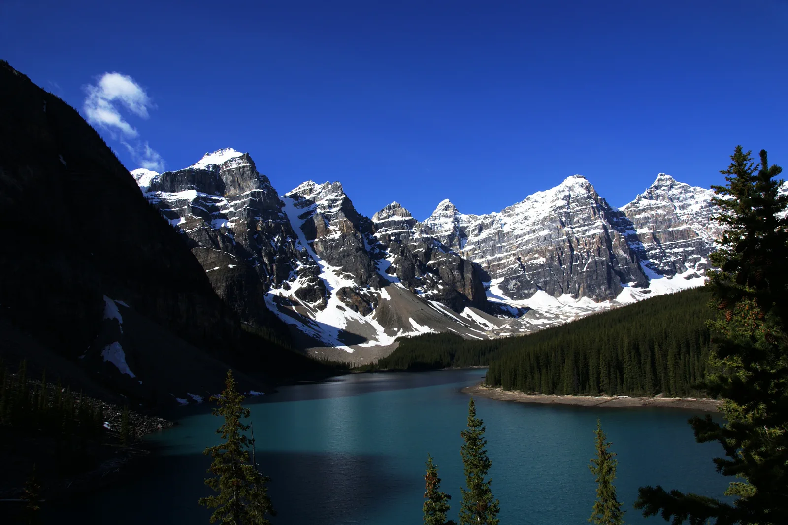 Turquoise mountain lake in Banff National Park