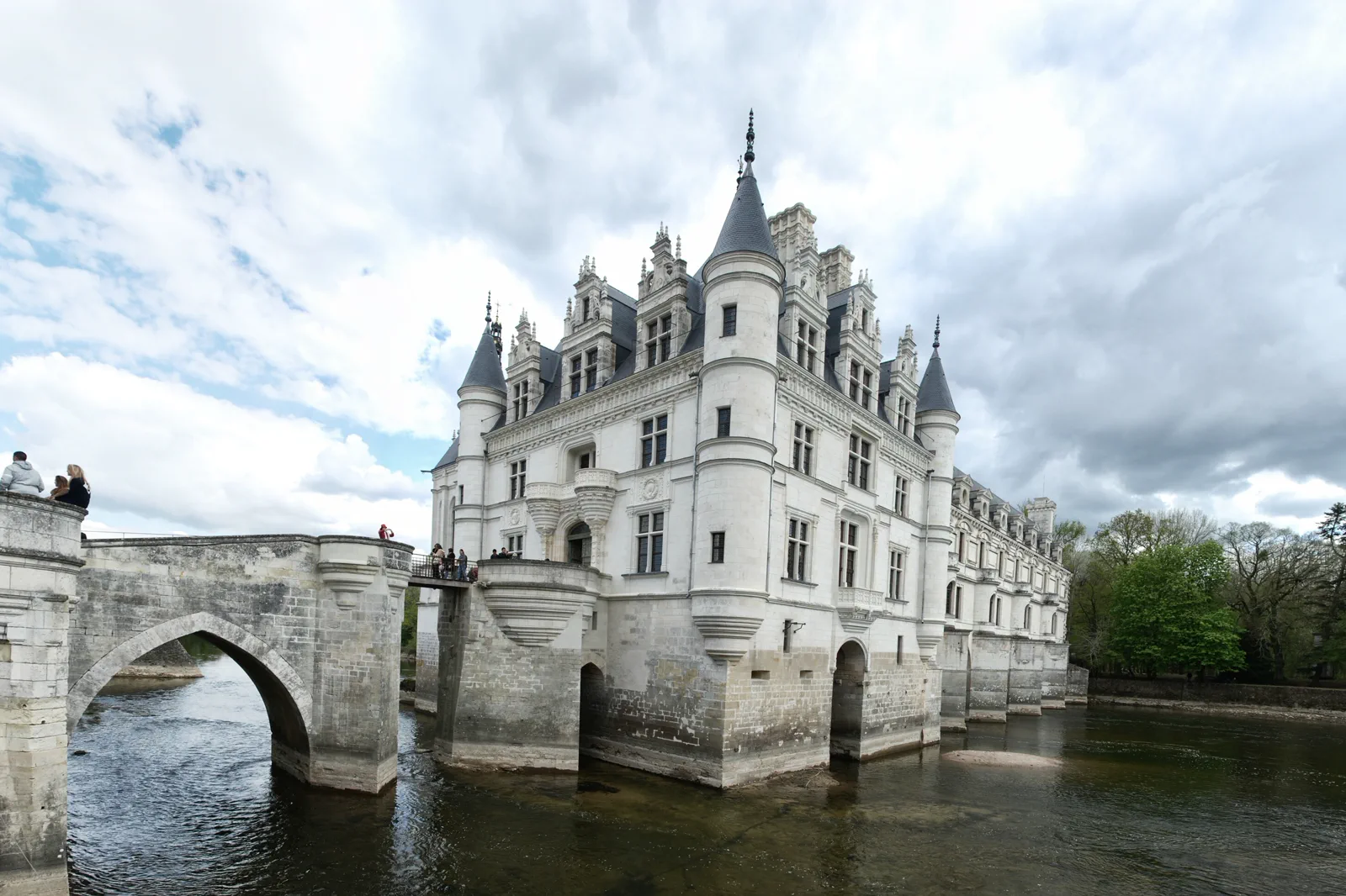 Château de Chenonceau spanning the River Cher