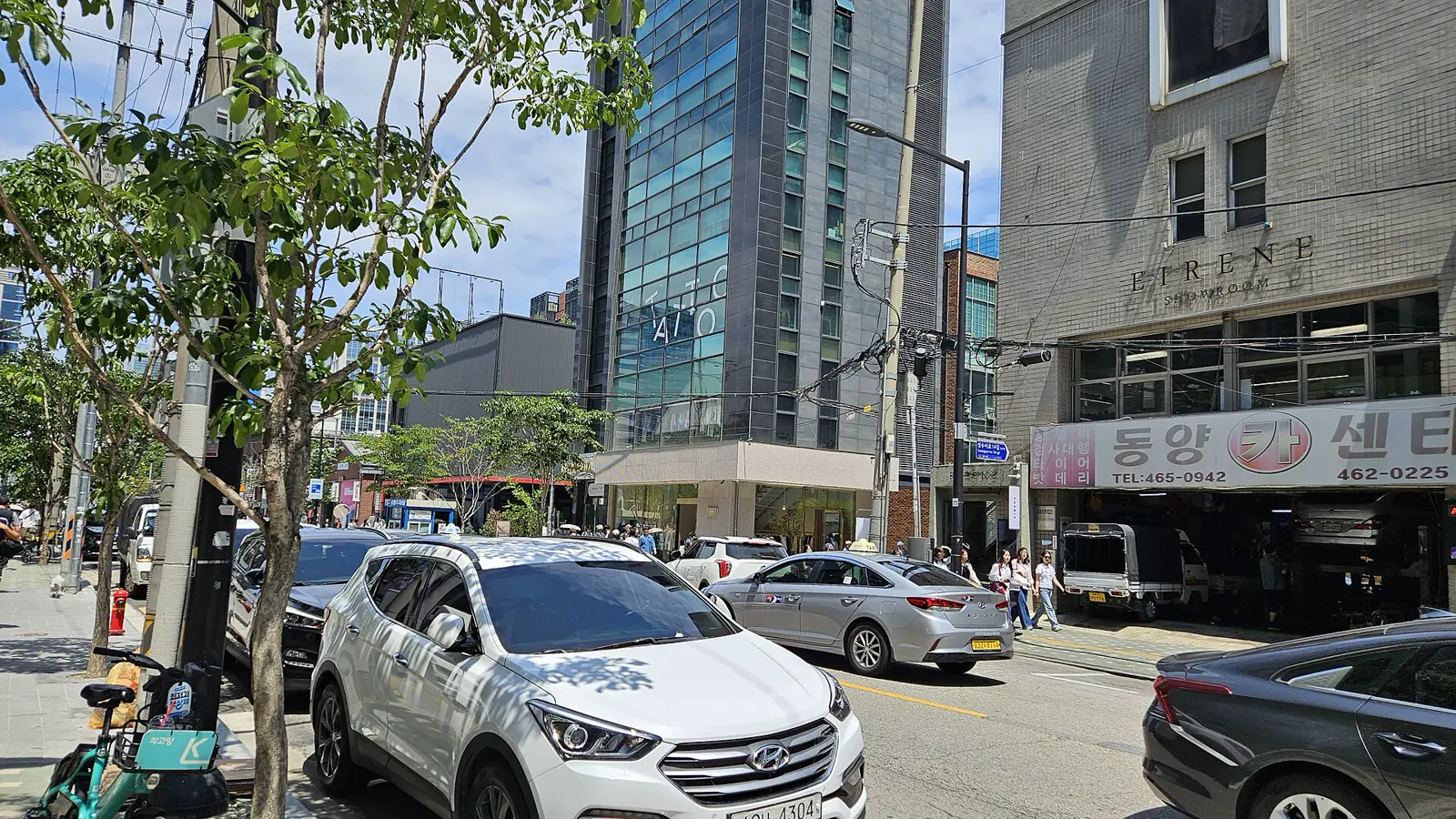 Low industrial buildings and the changing Seongsu skyline