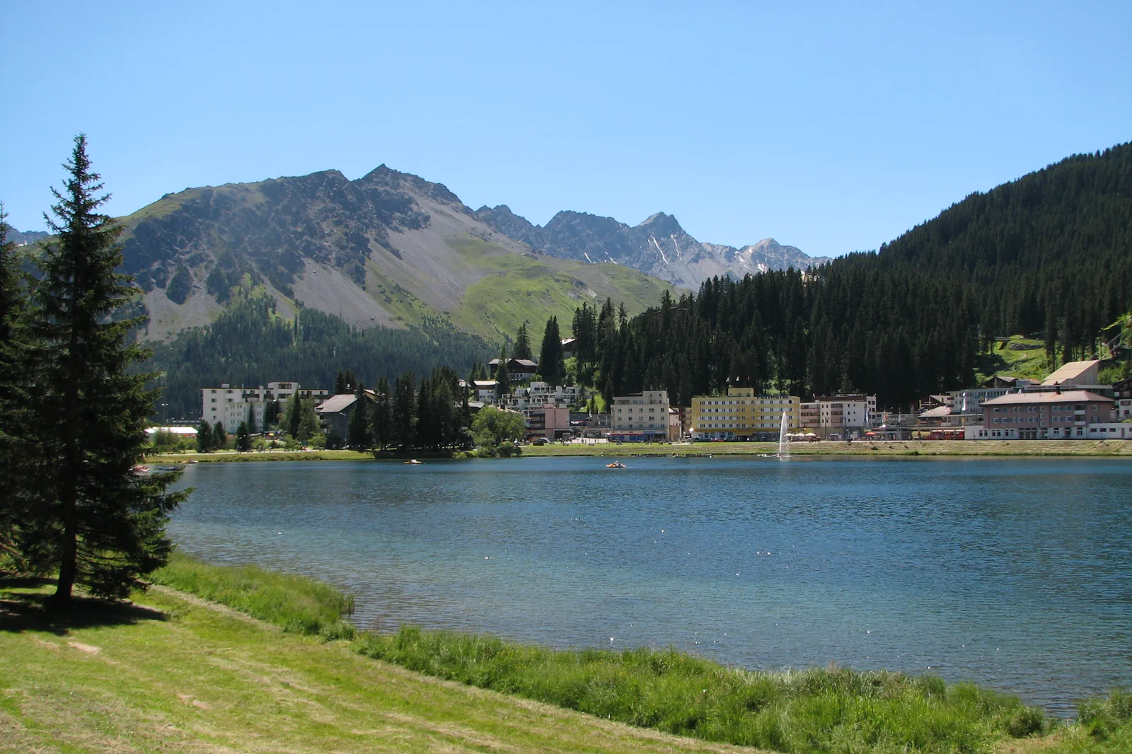 Arosa mountain resort and lake in Graubünden