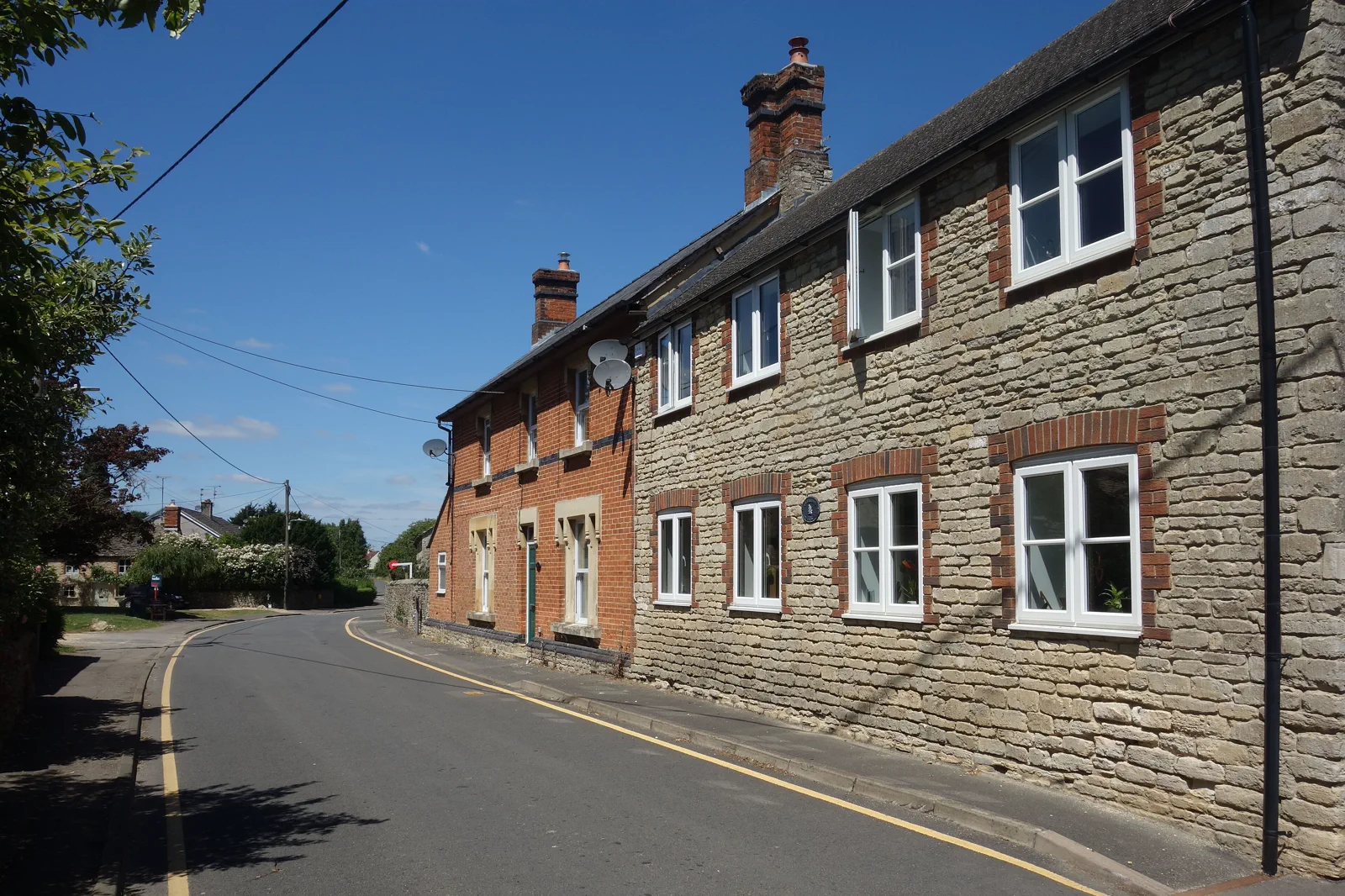 Honey-coloured stone houses in a Cotswold village