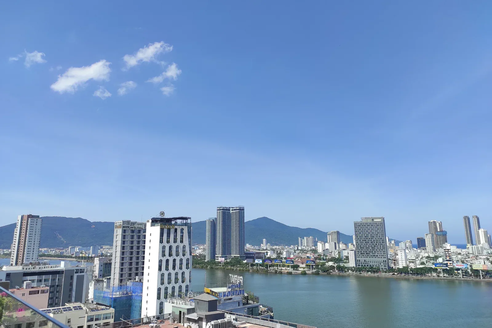 Han River and the Da Nang city waterfront
