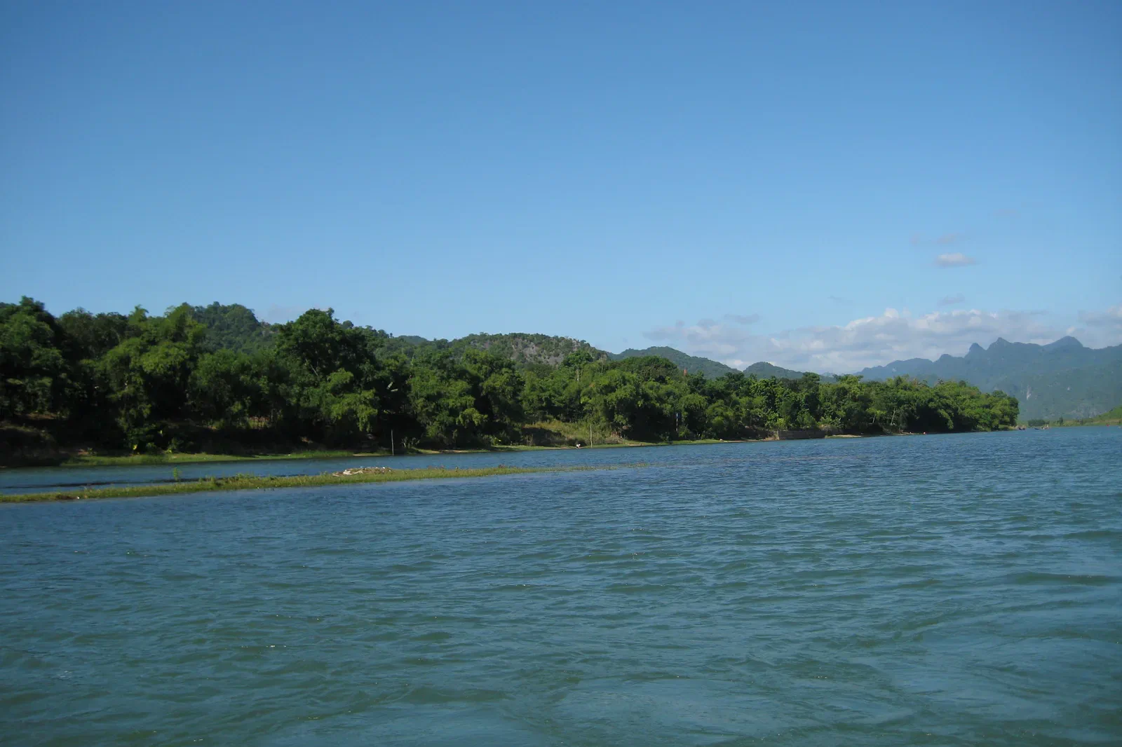 Son River and karst mountains at Phong Nha-Ke Bang